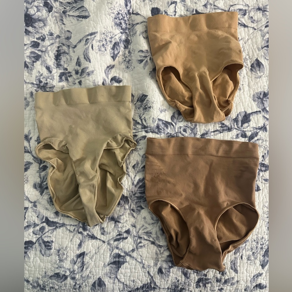 SKIMS Tan and Cream Shapewear panties XXS